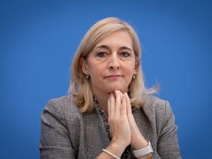 Gesundheitsministerin Nina Warken setzt auch nach dem Rückzug der USA weiter auf die WHO.