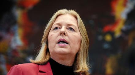 Bärbel Bas (SPD), Bundesministerin für Arbeit und Soziales und SPD-Parteivorsitzende, nimmt an der Fraktionssitzung ihrer Partei zu den Ergebnissen des Koalitionsausschusses und des Auto-Dialogs (Archivbild).