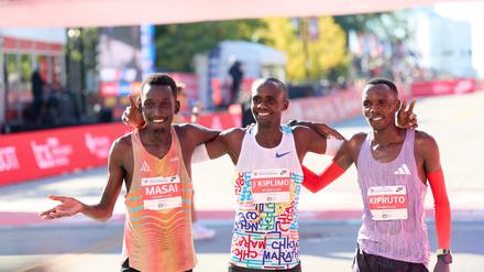 Jacob Kiplimo (M) aus Uganda hat den Chicago-Marathon gewonnen. 