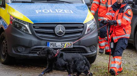 Bei der Suche nach dem Jungen kamen auch Spürhunde zum Einsatz.