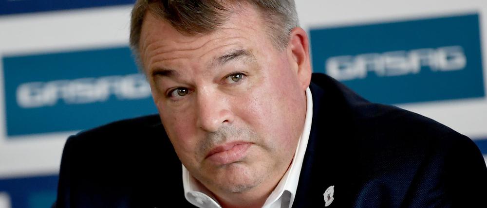 Sportdirektor Stéphane Richer muss bei den Eisbären Berlin derzeit große Personalprobleme bewältigen. (Archivbild)