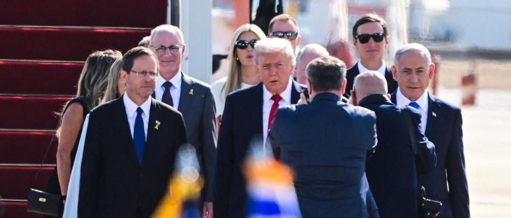 Donald Trump bei seiner Ankunft in Israel Präsident Isaac Herzog, und Premierminister Benjamin Netanyahu.