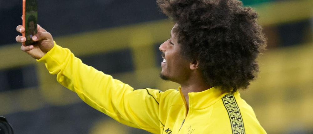 Auch Dortmunds Nationalspieler Karim Adeyemi ist in den sozialen Medien aktiv. (Archivbild)