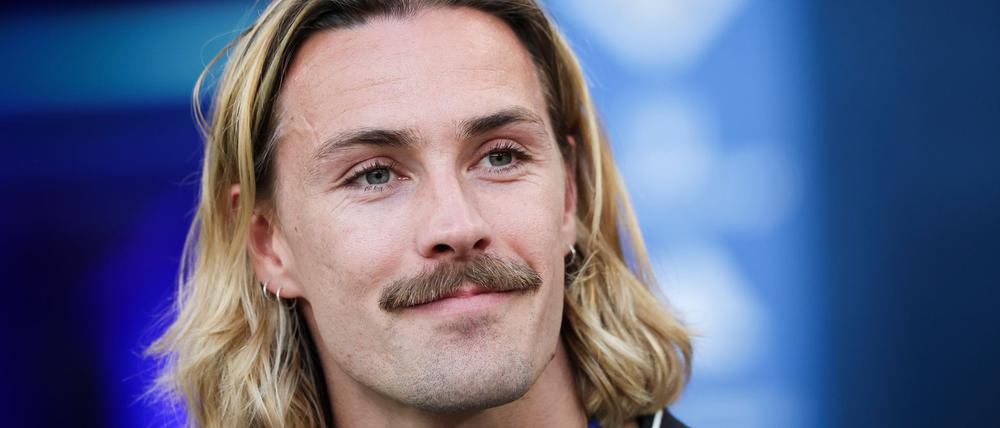 Die Debatte um Kapitän Jackson Irvine bewegt den FC St. Pauli.