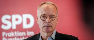Matthias Miersch, SPD-Fraktionsvorsitzender, gibt nach der Fraktionssitzung seiner Partei zu den Ergebnissen des Koalitionsausschusses und des Auto-Dialogs ein Pressestatement.
