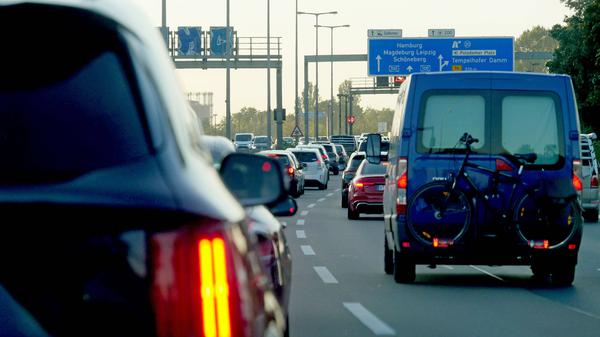 Stau auf der Berliner Stadtautobahn in Fahrtrichtung Wedding. (Symbolbild).