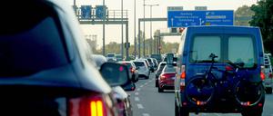 Stau auf der Berliner Stadtautobahn in Fahrtrichtung Wedding. (Symbolbild).