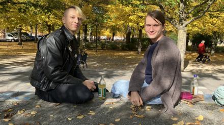 Hans und Kilian hoffen, dass der Jugendclub Ribbeckeck in Bornstedt endlich saniert wird. 