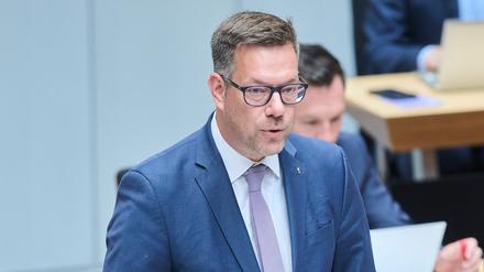 Der Senat hält das Phänomen junger und internetaffiner Rechtsextremisten nicht für vorübergehend.