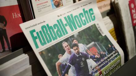 Die „Fußball-Woche“ liegt in einem Kiosk am Alexanderplatz. Die FuWo wird eingestellt. Nach 102 Jahren ist die Berliner Zeitschrift «Fußball-Woche» an diesem Montag zum letzten Mal erschienen. +++ dpa-Bildfunk +++