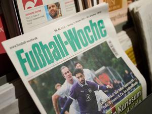 Die „Fußball-Woche“ liegt in einem Kiosk am Alexanderplatz. Die FuWo wird eingestellt. Nach 102 Jahren ist die Berliner Zeitschrift «Fußball-Woche» an diesem Montag zum letzten Mal erschienen. +++ dpa-Bildfunk +++