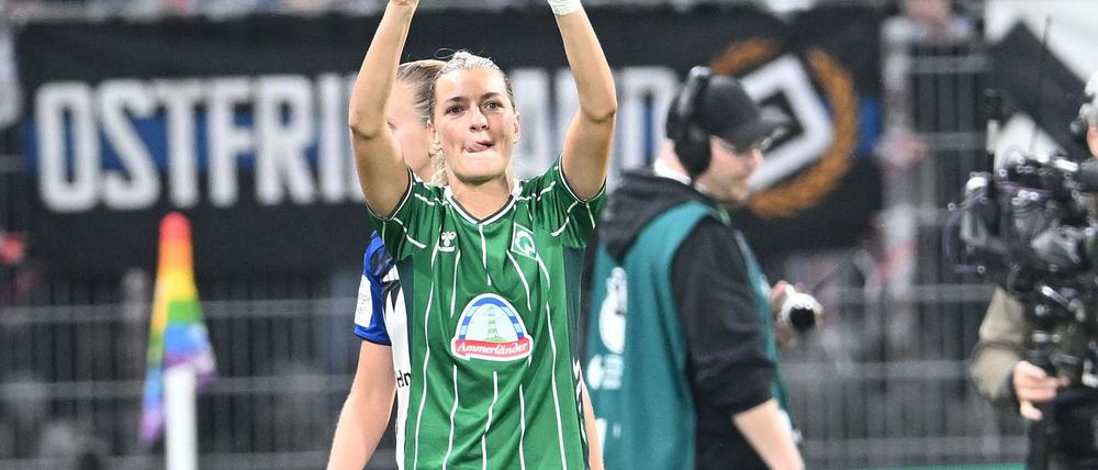 Werder-Spielerin Medina Desic hat sich öffentlich für diese Plakataktion nach dem Derby gegen den HSV entschuldigt.