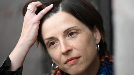 Die Schweizer Autorin Dorothee Elmiger („Die Holländerinnen“) kommt zur Verleihung des Deutschen Buchpreises 2025 in den Römer.