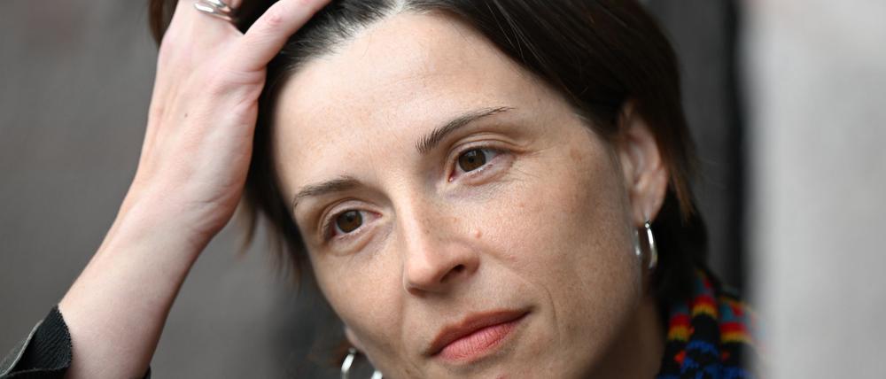 Die Schweizer Autorin Dorothee Elmiger („Die Holländerinnen“) kommt zur Verleihung des Deutschen Buchpreises 2025 in den Römer.