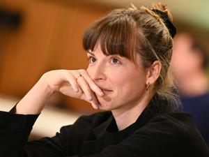 Die Autorin Dorothee Elmiger im Kaisersaal des Römers kurz vor der Verleihung des Deutschen Buchpreises an sie. 