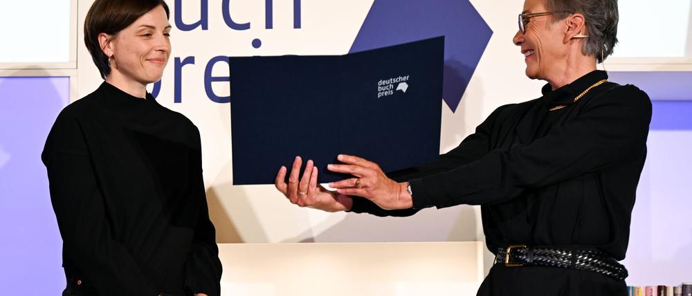 Elmiger erhält den Preis an ihrem 40. Geburtstag