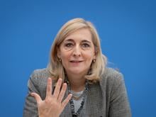 Pflegeversicherung: Warken: Wirkungen der Pflegeleistungen überprüfen
