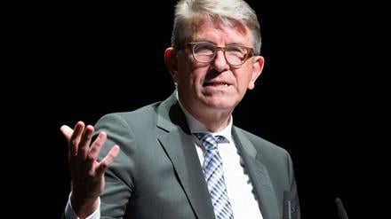 Wolfram Weimer (parteilos), Staatsminister für Kultur und Medien, ist gegen das geplante Verbot von Bezeichnungen wie „Veggie-Wurst“ oder „Soja-Schnitzel“.
