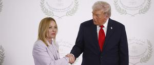 Giorgia Meloni und US-Präsident Donald Trump beim Gaza-Gipfel in Ägypten.