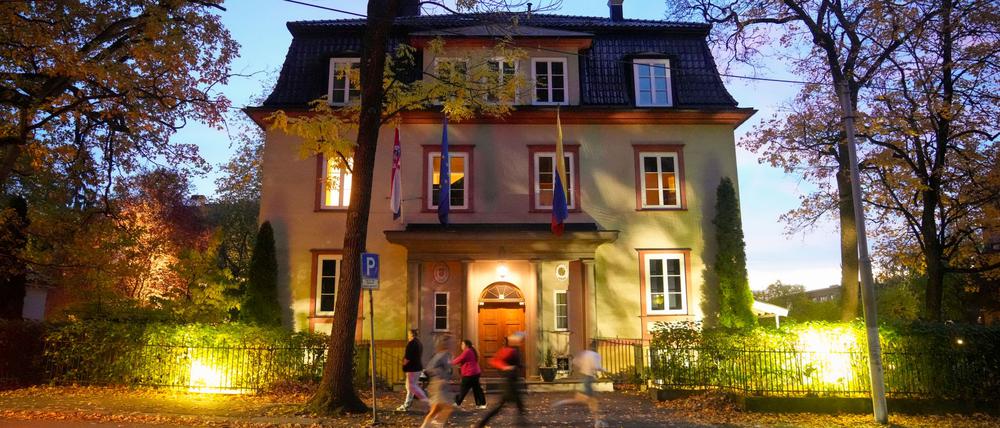 Die venezolanische Botschaft in Oslo ist am Montag ohne weitere Erklärung geschlossen worden.