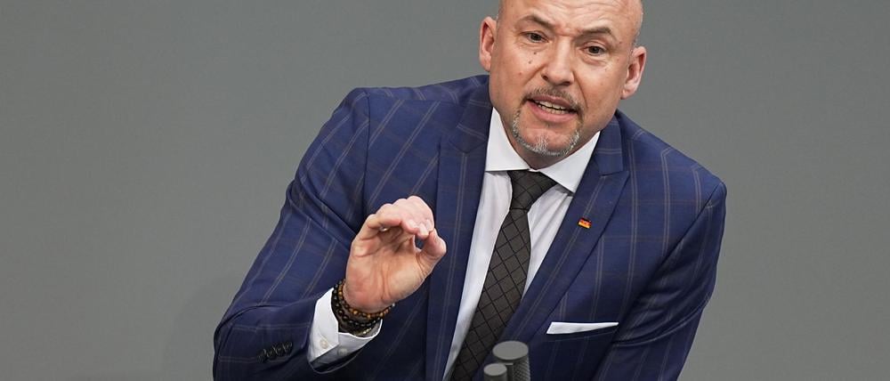 Die Union habe ein Rechtsgutachten dazu in Auftrag gegeben, nach dem eine solche Regelung mit dem Grundgesetz vereinbar wäre, sagte der Chef der CSU-Bundestagsabgeordneten.