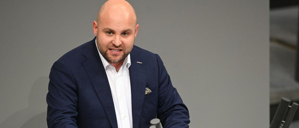 Markus Frohnmaier (AfD), Bundestagsabgeordneter, spricht in der Debatte im Bundestag.