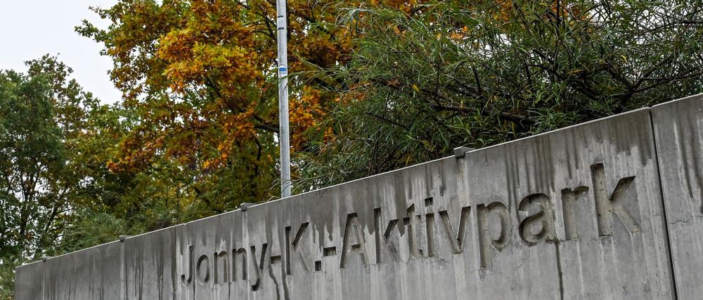 Der Jonny-K.-Aktivpark erinnert auf dem Gelände des früheren Egelpfuhlparks in Spandau an Jonny K., der 2012 Opfer eines tödlichen Gewaltexzesses wurde.