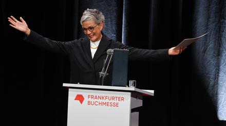 Karin Schmidt-Friderichs, Vorsteherin des Börsenvereins des Deutschen Buchhandels, eröffnet die Frankfurter Buchmesse. Die weltgrößte Bücherschau dauert vom 15. bis 19. Oktober 2025. Gastland ist in diesem Jahr die Republik der Philippinen. 