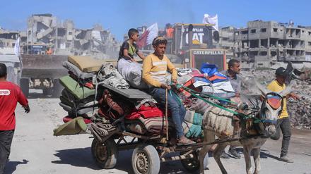 Menschen in Gaza kehren in den Norden zurück.