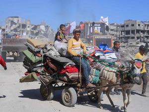 Menschen in Gaza kehren in den Norden zurück.