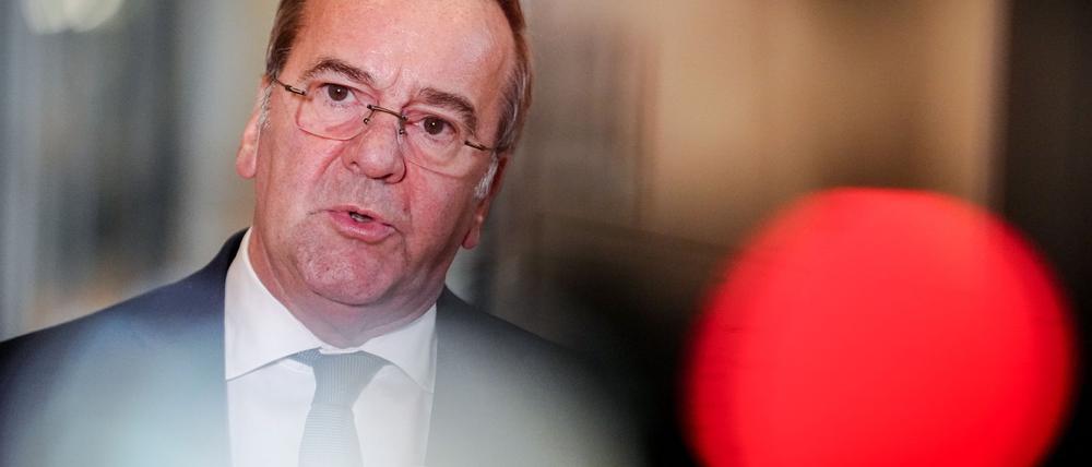 Der Verteidigungsminister kritisiert, dass zentrale Punkte seines Gesetzentwurfs geändert wurden, bevor dieser überhaupt in den Bundestag eingebracht worden ist. (Archivbild)