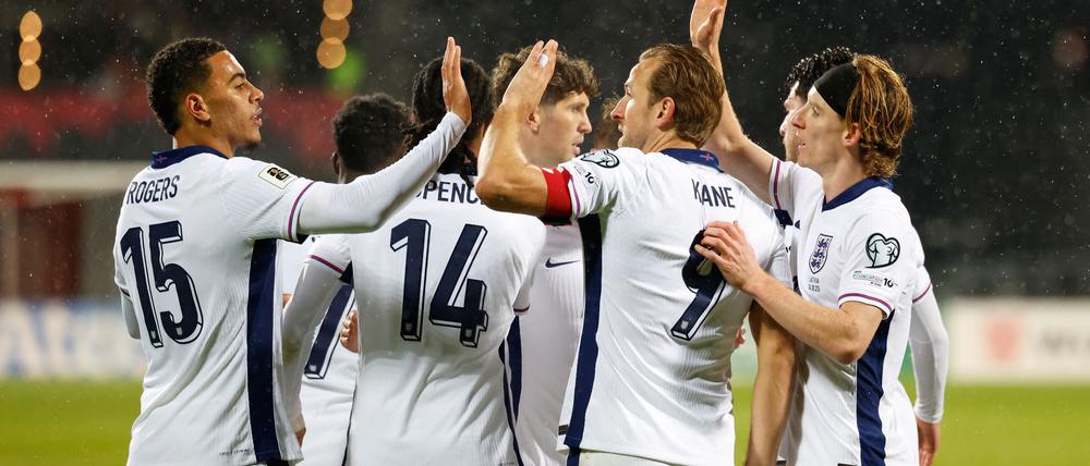 Harry Kane (2.v.r.) erzielte zwei Tore für England