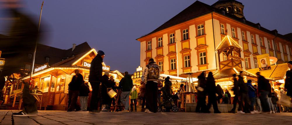 Das Winterdorf in der Bayreuther Fußgängerzone verbreitet schon ab Mitte Oktober weihnachtliche Stimmung. (Archivbild)