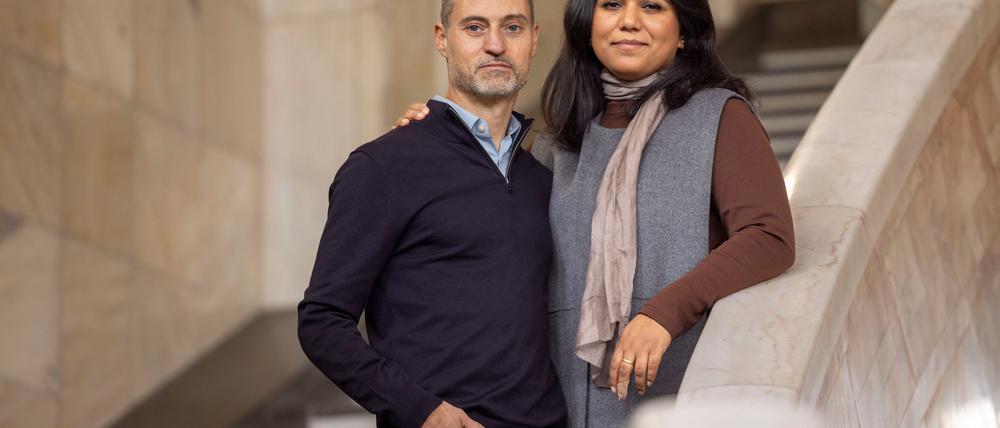 Saba-Nur Cheema und Meron Mendel sind ein außergewöhnliches Ehepaar: Sie, eine Politologin und Expertin für Antisemitismus und Islamfeindlichkeit, ist Muslimin mit pakistanischen Wurzeln. Er, Professor und Direktor der Bildungsstätte Anne Frank in Frankfurt am Main, ist ein in Tel Aviv geborener Jude. 