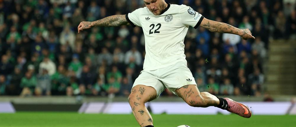 David Raum war auch beim 1:0-Sieg der deutschen Nationalmannschaft in Belfast am Ball.