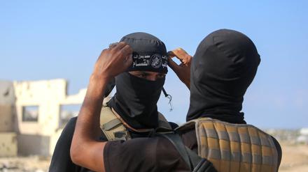 Zwei Kämpfer der Ezzedine al-Kassam Brigade, dem bewaffneten Flügel von Hamas, am 13. Oktober im Gazastreifen.
