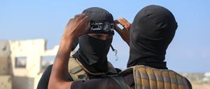 Zwei Kämpfer der Ezzedine al-Kassam Brigade, dem bewaffneten Flügel von Hamas, am 13. Oktober im Gazastreifen.