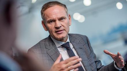 Oliver Blume, Vorstandsvorsitzender der Volkswagen AG, aufgenommen bei einem Interview mit der Deutschen Presse-Agentur GmbH dpa. 