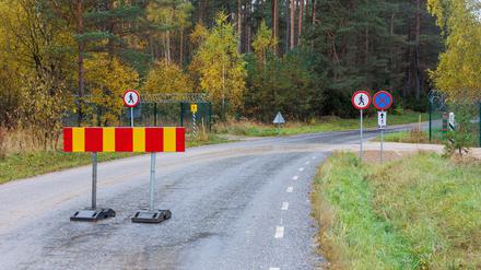 13.10.2025: Die estnische Polizei- und Grenzschutzbehörde PPA sperrte den Abschnitt der Straße zwischen Värska und Saatse, der durch russisches Gebiet führt, nachdem eine bewaffnete russische Einheit auf der Strecke aufgetaucht war.