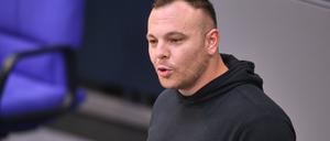 Der Linken-Abgeordnete Cem Ince im Bundestag. 