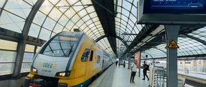 Flughafen-Zubringer am Bahnhof Spandau.