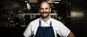 Stellt die Blutwurst für seine Knödel selbst her: „Bundesbüdchen“-Küchenchef Johann Maier.