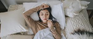 Wer krank ist, sollte auf seinen Körper hören und im Bett bleiben.