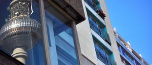 In Berlin beschweren sich Mieter reihenweise über zu hohe Mieten – doch die Bezirke kommen nicht ins Handeln. Foto: Thomas Schubert