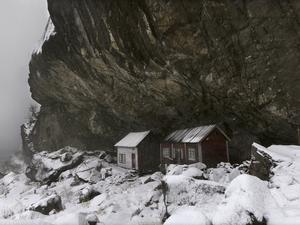 Will man hier Urlaub machen? Berghütte im norwegischen Helleren. 