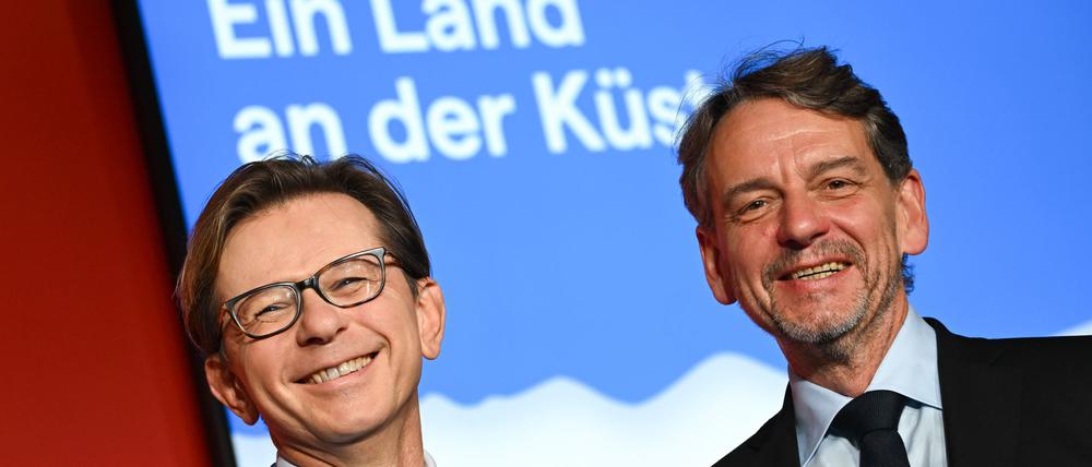 Tomas Kubícek (r), Direktor der Mährischen Landesbibliothek und Projektleiter des tschechischen Ehrengastauftritts, sowie Martin Krafl, Programmmanager des tschechischen Ehrengastauftritts, auf der Frankfurter Buchmesse.
