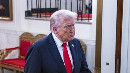 US-Präsident Donald Trump geht durch das Weiße Haus (Symbolbild)