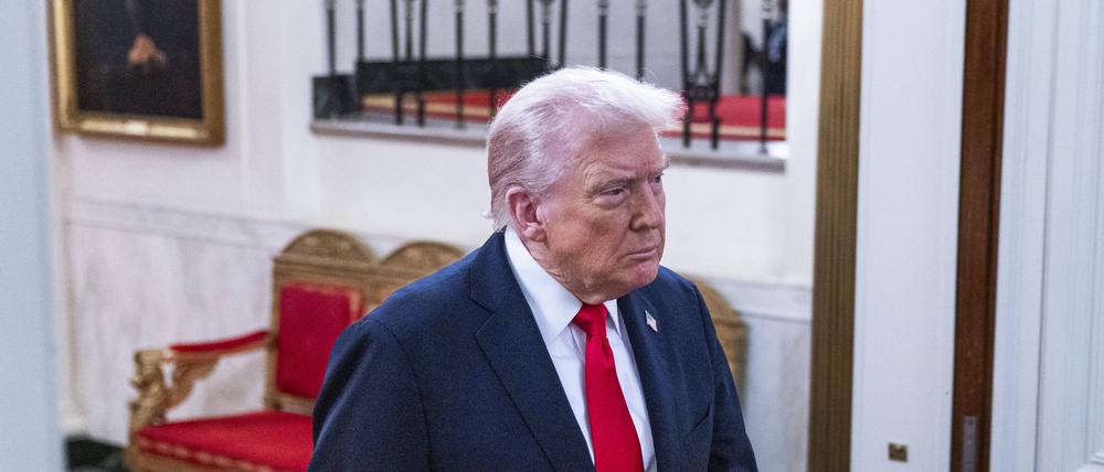 US-Präsident Donald Trump geht durch das Weiße Haus (Symbolbild)