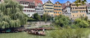 Auf einer Fahrt über den Neckar erschließt sich der Charme am besten. 