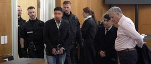 Enamullah O. im Gerichtssaal. 